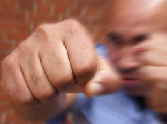 В Анапе сын ударил отца кулаком в глаз и хватал его за уши