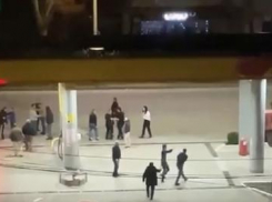 В Анапе на заправке мужчины устроили массовую драку