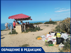 Спуск «300 ступеней» в Анапе утопает в мусоре и зарослях травы