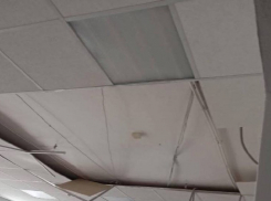 В школе №9 поселка Виноградный рухнул потолок - соцсети