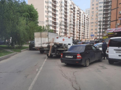 В Анапе водитель «Приоры» припарковался на проезжей части и был найден полицией