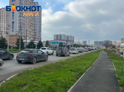 Предновогодняя суета в Анапе: пробки в городе и очереди в магазинах