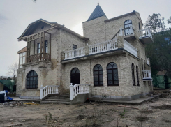 Реконструкция не завершена: культурный объект «Дача Дицмана» в Анапе всё еще не достроен