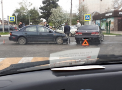 Не смогли разъехаться: в Анапе два «японца» не поделили перекрёсток