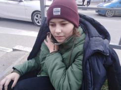 В Анапе на пешеходном переходе мотоциклист только что сбил девочку