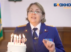 Анапчане спорят: можно ли так поздравлять с 14-летием подростков