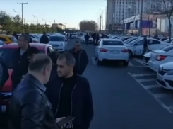 В Анапе водители такси протестуют против условий «Яндекс»