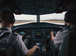 В самолете Москва - Анапа треснуло лобовое стекло