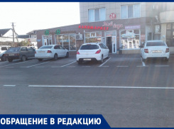 В Витязево под Анапой на месте автобусной остановки организовали парковку