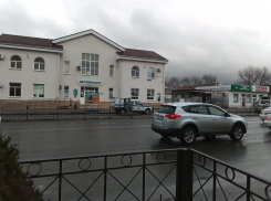 Очевидцы: территория автовокзала в Анапе только что была оцеплена полицией и казаками