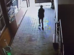  В Анапе из гостевого дома мужчина украл смартфон