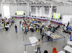 В Анапе дети сконструировали роботов для сортировки посылок 