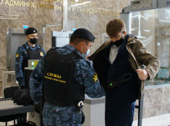 Какие запрещенные предметы пытались пронести в анапские суды в 2023 году
