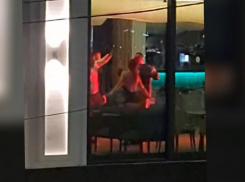 «Клизму им со скипидаром» – споры вокруг «шабаша» в анапском кафе под Верку Сердючку