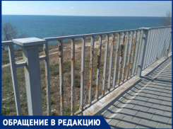 «Старый забор на набережной Анапы ужасает», - житель курорта о состоянии ограждения 