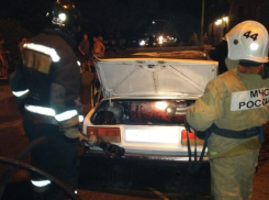 Прошлой ночью в Супсехе под Анапой прямо на ходу загорелся автомобиль