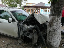 В с. Витязево под Анапой рядом с детским садом произошло жуткое ДТП с тремя машинами