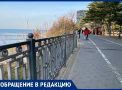 Новые ограждения на набережной не выдерживают солёного воздуха, считает анапчанка