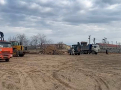 Жители в безопасности: в хуторе Воскресенском осуществляется вывоз грунта с временной площадки