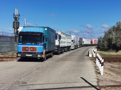 Очередь на Керченской переправе уже превысила 1000 грузовиков