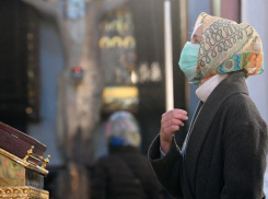 Анапчане пренебрегли рекомендациями молиться дома и пришли на всенощную