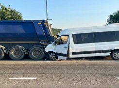 В ДТП с микроавтобусом Ереван-Анапа пострадали люди