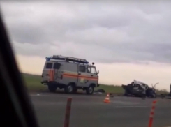  Тяжёлая авария рядом с Анапой: ВАЗ превратился в груду железа, а водитель скончался 