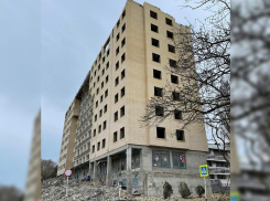 В Анапе снесли еще два этажа многоквартирной высотки на ул. Таманской