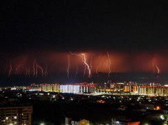 Бушевал Зевс: в Анапе ночью было страшно красиво