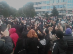 В Анапе люди прошли от Театральной площади до мэрии города-курорта