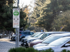 В Анапе отменили плату за парковку в праздничные дни