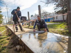 В станице Анапской и на улице 40 лет Победы в Анапе начали прокладывать тротуары