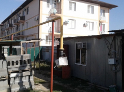 Пенсионерка-инвалид с дочерью вручную откачали 30 тонн воды из подвала халтурной трёхэтажки