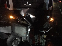 В груде искореженного железа водитель остался жив: в ДТП под Анапой пострадали пять машин