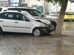 Прямо сейчас! В центре Анапы серьёзное ДТП, приехала реанимация: есть видео