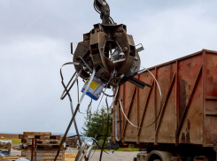 Анапчанин в Новороссийске вывез на эвакуаторе 1,5 тонны чужой арматуры и сбежал в Москву