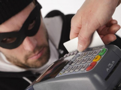 Анапчанин украл из машины своего знакомого банковскую карту и снял с неё 60 тысяч