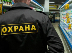 Анапчане спорят, нужно ли показывать содержимое своей сумки работникам магазина