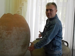 При раскопках античной Горгиппии обнаружили огромные кувшины - пифосы 