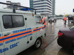 В Анапе спасатели устраняют последствия очередного ливня