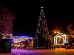 Всё прекрасно, только снега нет, - анапчанка о прогулке по Театральной площади
