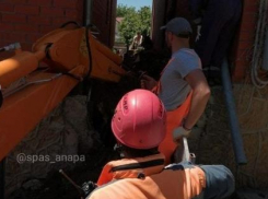 В Витязево мужчину засыпало землёй, а в Анапе насмерть сбили женщину