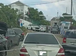 На Большом Утрише неизвестные «оттяпали» госземлю и взимают плату за парковку