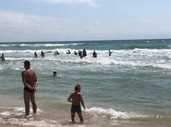 Роспотребнадзор: вода в Чёрном море в районе Анапы безопасна 