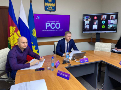 Жители Песчаного пожаловались анапским коммунальщикам на размытую дорогу