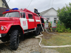 В Анапе сотрудники МЧС помогают откачивать воду после ливней: фотоотчёт