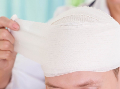 В Анапе мужчина камнем разбил голову собутыльнику, снял с него джинсы и украл телефон