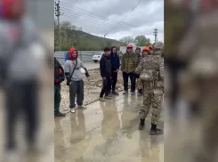 На стройке под Анапой выявили 33 приезжих: часть работала без патента