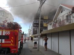 Стали известны подробности пожара в гостевом доме в Джемете под Анапой