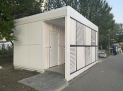 Ужасающая порча туалетных модулей в Анапе продолжается